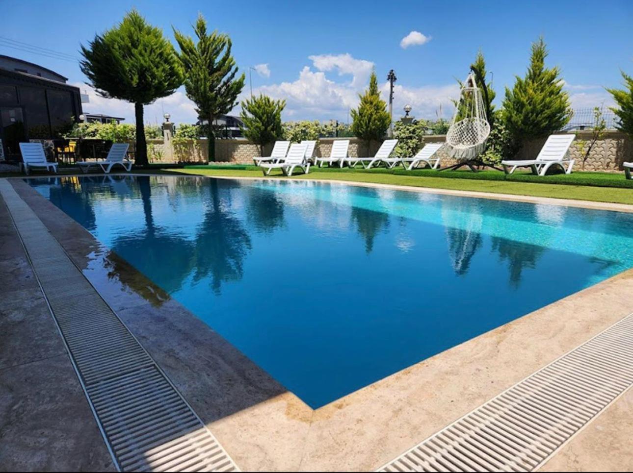 Gardenya Lara Suit Hotel Antalya Bagian luar foto