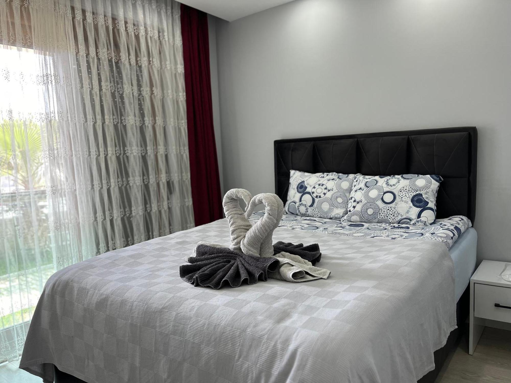 Gardenya Lara Suit Hotel Antalya Bagian luar foto