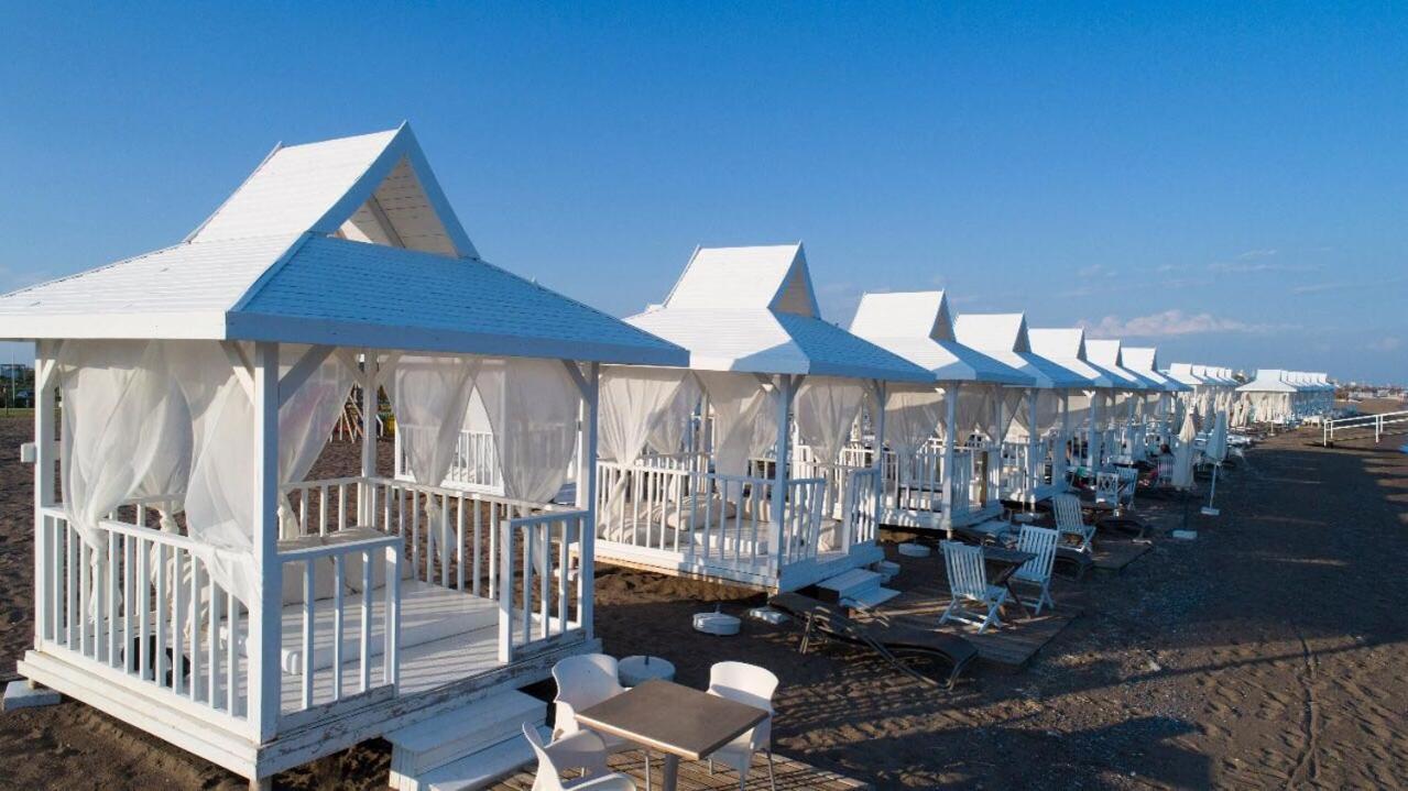 Gardenya Lara Suit Hotel Antalya Bagian luar foto